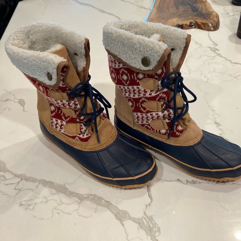 Khombu winter boot like new